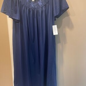 Miss Elaine nightgown